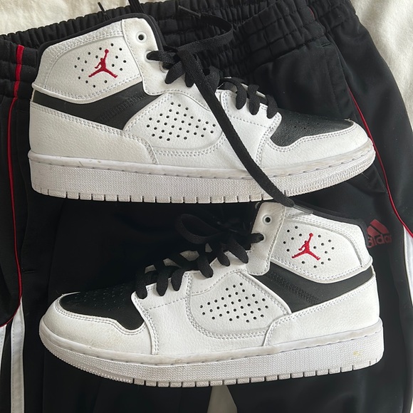 Kids Jordan’s - Picture 1 of 2